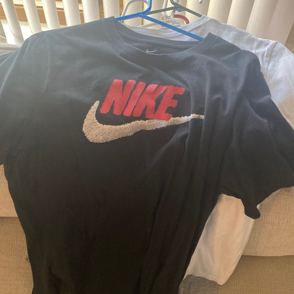 Men’s large nike tee